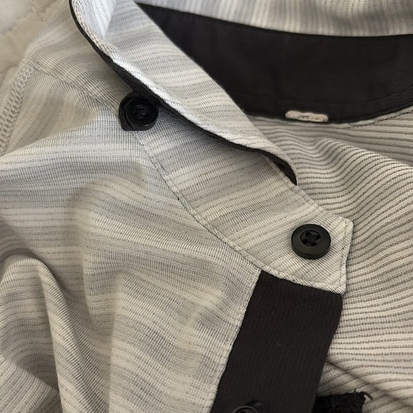 Lululemon Shirt Mens Medium Gray Striped Golf Short Sleeve - Picture 9 of 11